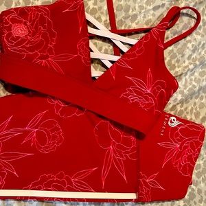A set of sportsbra and leggings very cute floral red. Almost new condition.